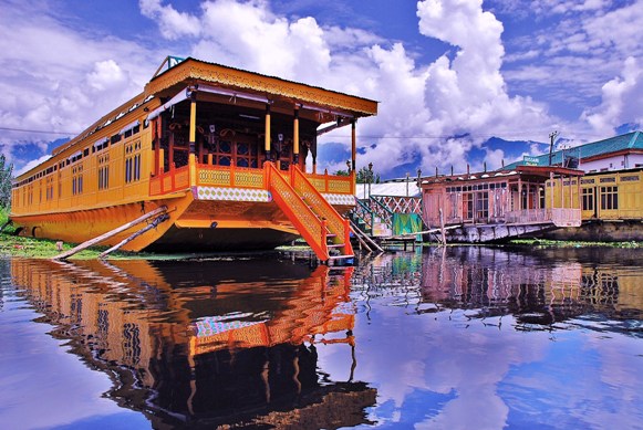 Luxurious Houseboats in Srinagar